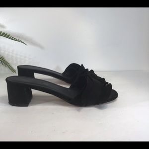 TRUFFLE COLLECTION BLK SLIP ON BOW SANDALS SZ 9